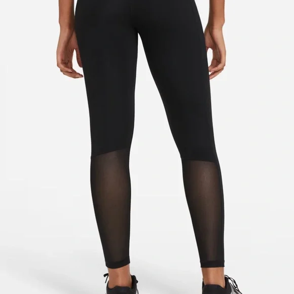 Nike Pro Women's Black High-Waisted Leggings - Picture 2 of 3